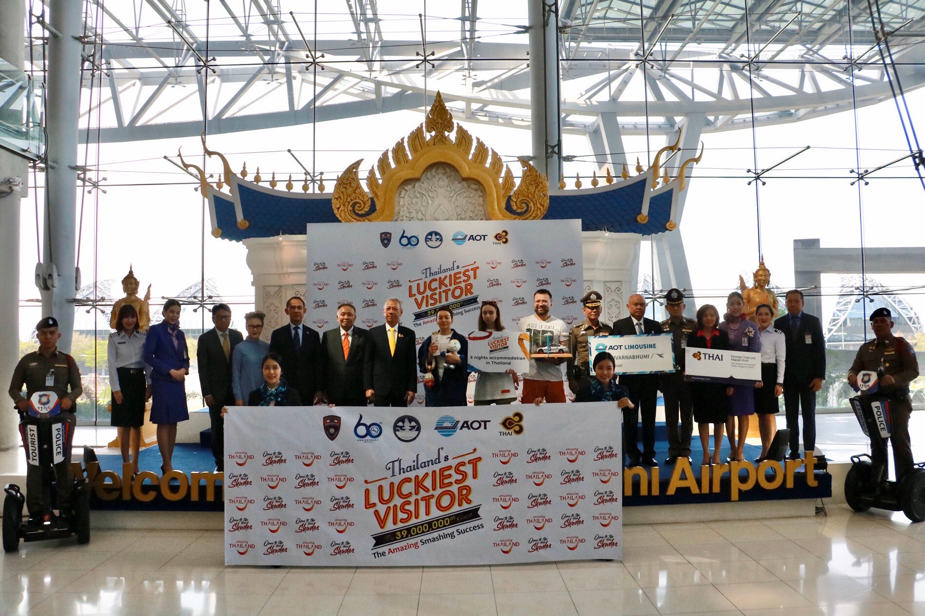รมว.กก. ต้อนรับนักท่องเที่ยวคนที่ 39 ล้าน พร้อมชวนชาวไทยเป็นเจ้าบ้านที่ดีเพื่อสร้างความประทับใจให้เดินทางมาเที่ยวเมืองไทยอีก