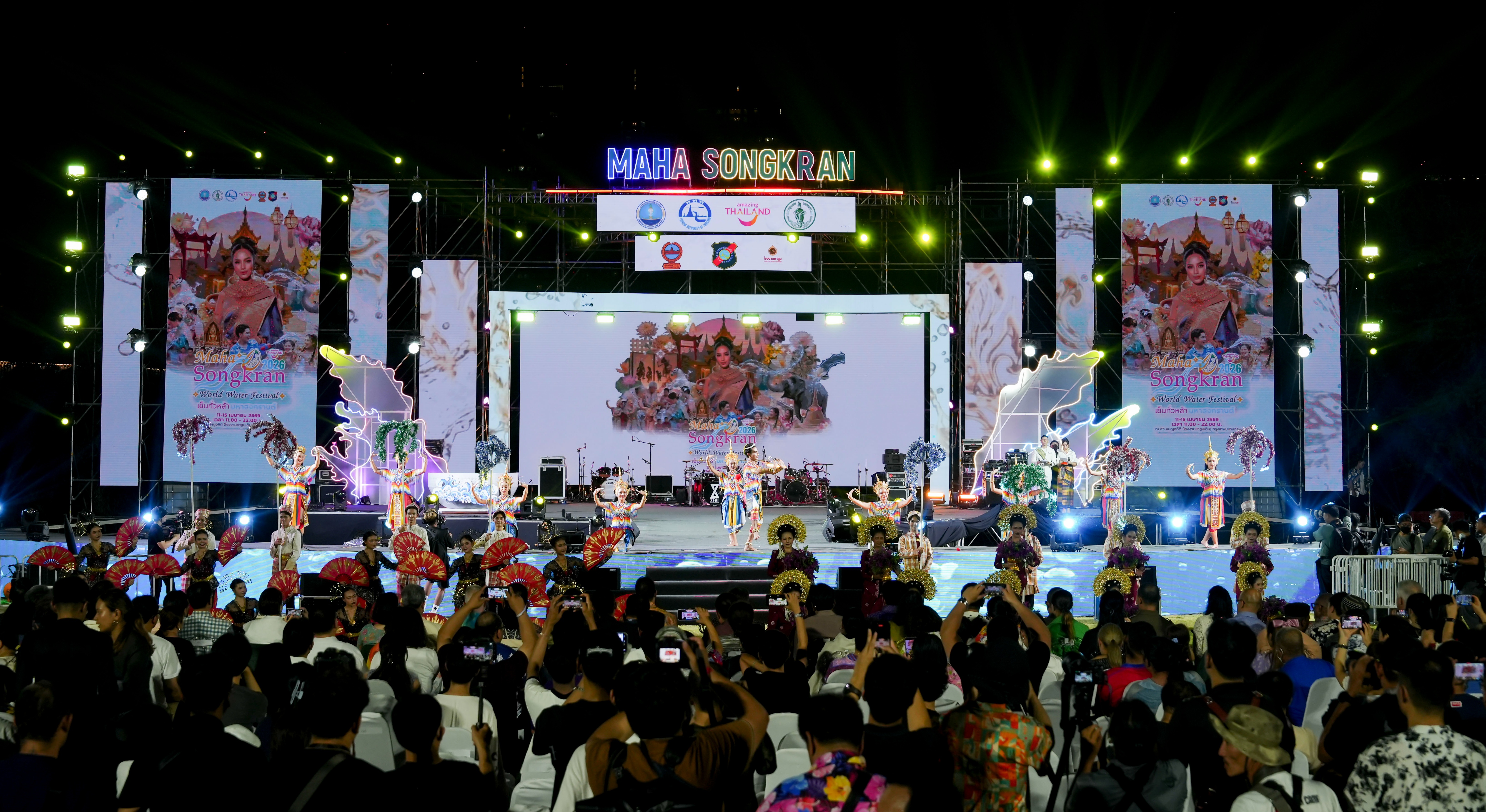 ปิดม่าน “Maha Songkran World Water Festival 2026” สุดคึกคัก ททท. เผยความสำเร็จคนแห่ร่วมงานกว่า 3 แสนคน สร้างเงินสะพัด 448 ล้านบาท ตอกย้ำไทยหมุดหมายเทศกาลระดับโลก