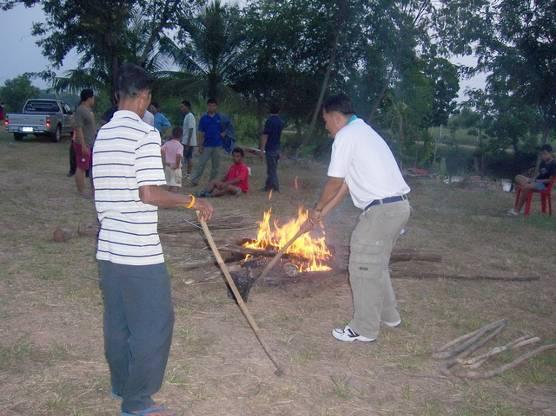 สุดยอดที่เดียวในโลก  “การละเล่นตีคลีไฟ”...