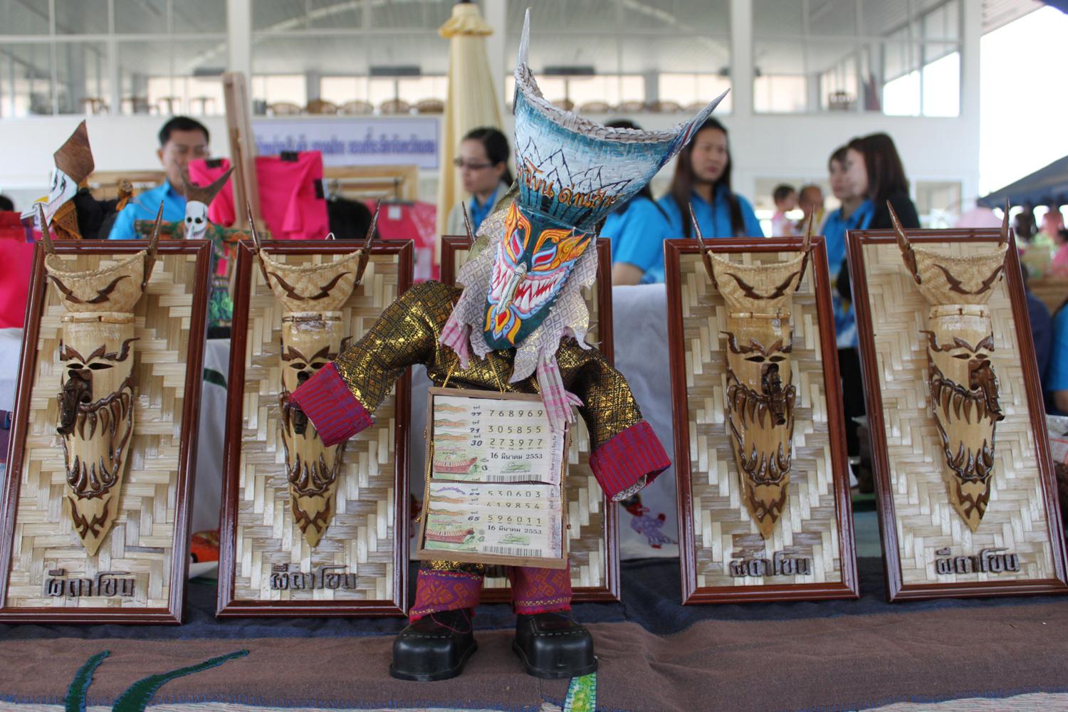 งานเทศกาลของปีใหม่ ผลิตภัณฑ์ OTOP สินค้าพื้นเมืองวิถีเลย ปี ๒๕๕๕