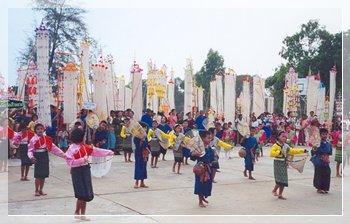 ททท.เชิญชมประเพณีแห่มาลัยข้าวตอก ในงานบุญมาฆบูชาบ้านฟ้าหยาด ยโสธร