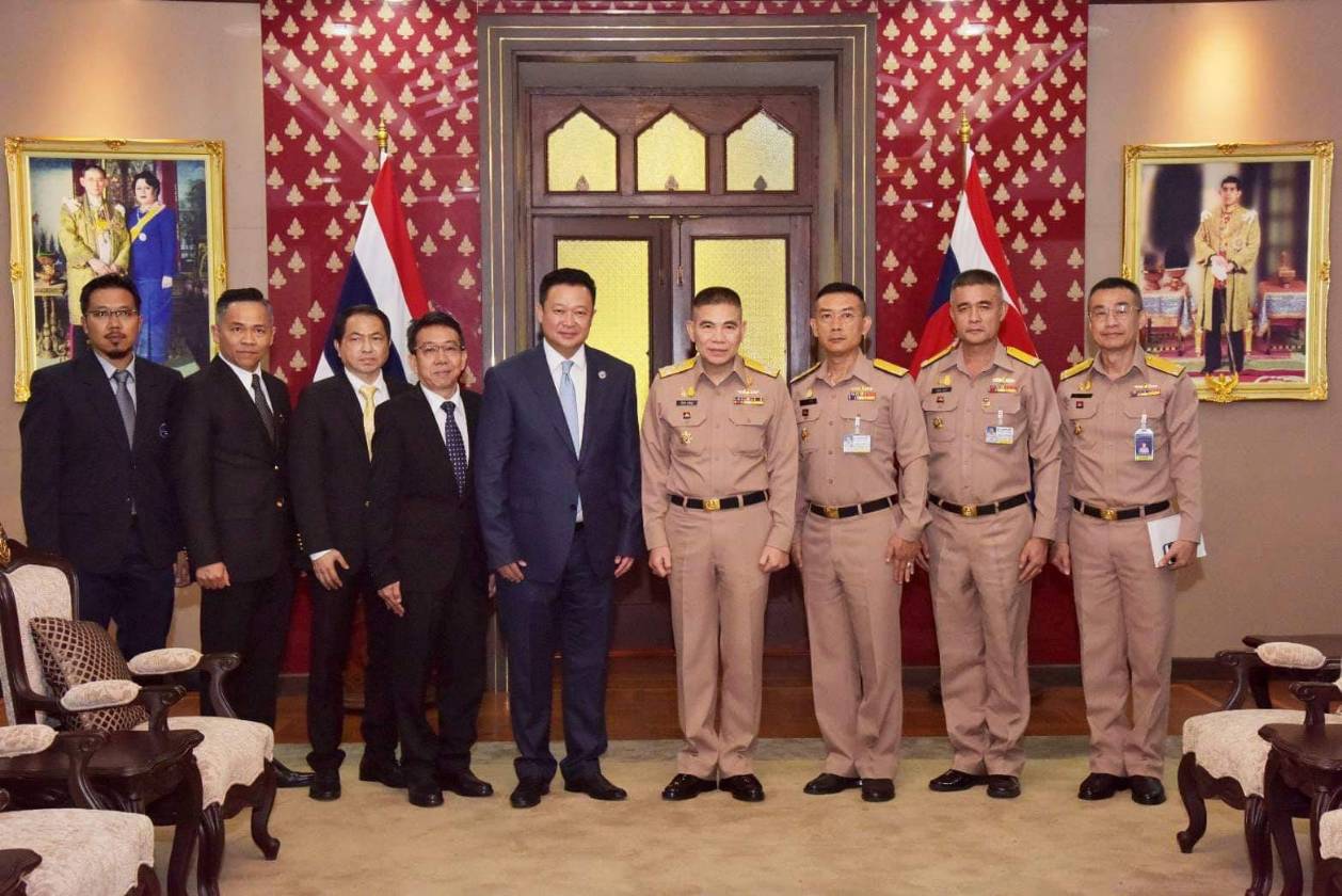 ผู้ว่าการการท่องเที่ยวแห่งประเทศไทย (ททท.) เดินทางเข้าเยี่ยมคารวะ ผู้บัญชาการทหารเรือ (ผบ.ทร.) ที่สำนักงานเลขานุการกองทัพเรือ พระราชวังเดิม กรุงเทพฯ