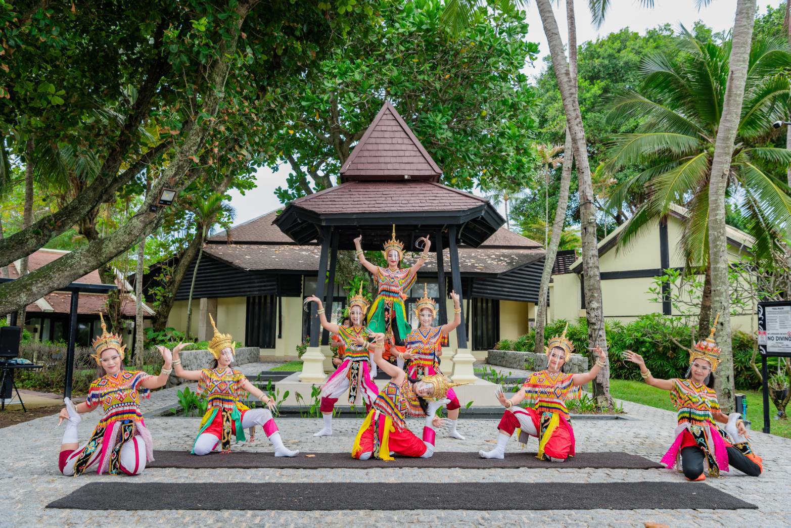 ททท. จัดการแสดงพื้นเมืองภาคใต้สุดสนุก เพื่อต้อนรับนักท่องเที่ยวในโครงการ Phuket Sandbox ด้วยโครงการ Happy Paradise