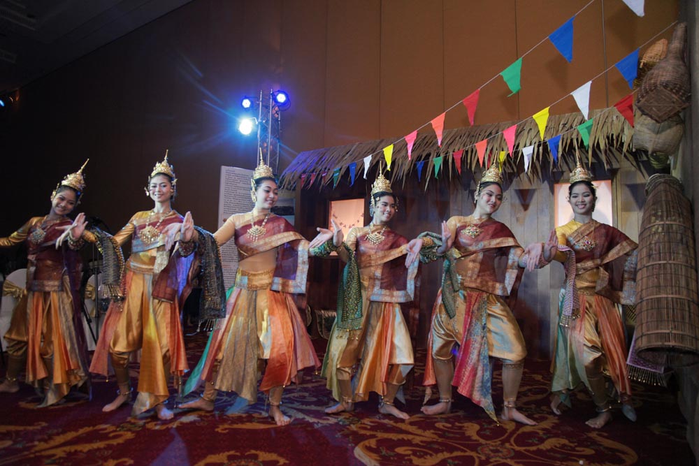 เทศกาลสีสันตะวันออก ครั้งที่  5  ...สีสันตะวันออก สีสันของชีวิตคุณ