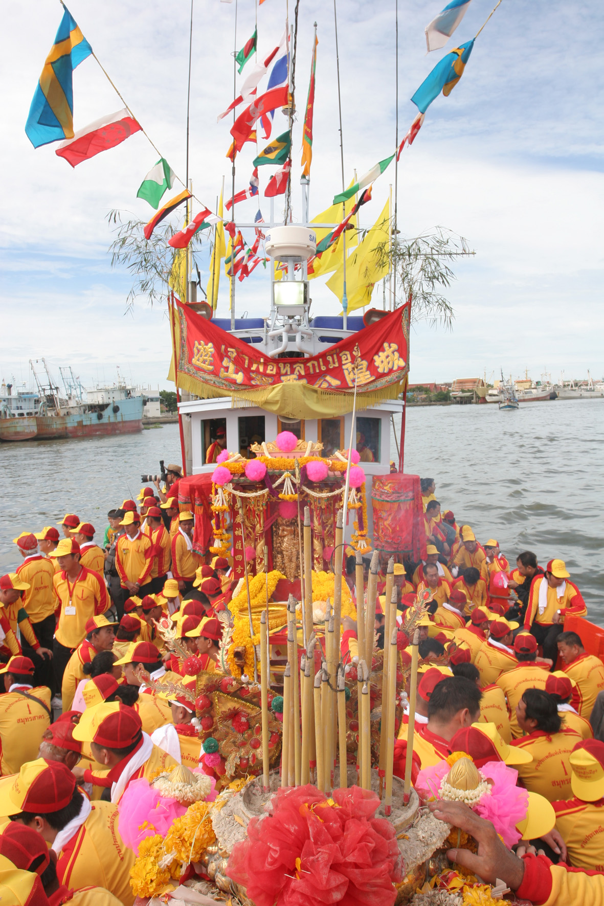 ขอเชิญร่วมงานประเพณีแห่เจ้าพ่อหลักเมืองสมุทรสาคร ประจำปี 2556