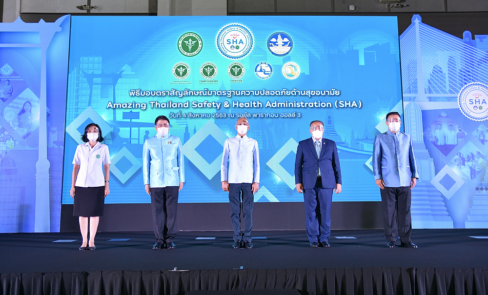 กก. ร่วมกับ สธ. จัดพิธีมอบตราสัญลักษณ์มาตรฐาน SHA แก่ผู้ประกอบการพื้นที่กรุงเทพฯ กว่า 400 ราย สร้างความเชื่อมั่นสู่เที่ยวไทยวิถีใหม่ (New Normal)