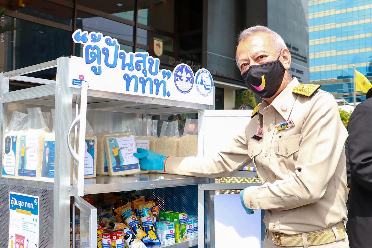 รมว.กก. เปิดตู้ปันสุข ททท. ประเดิมบริการวันแรก “ปันสุขให้ชาวสวน ปันสุขให้ชุมชน”