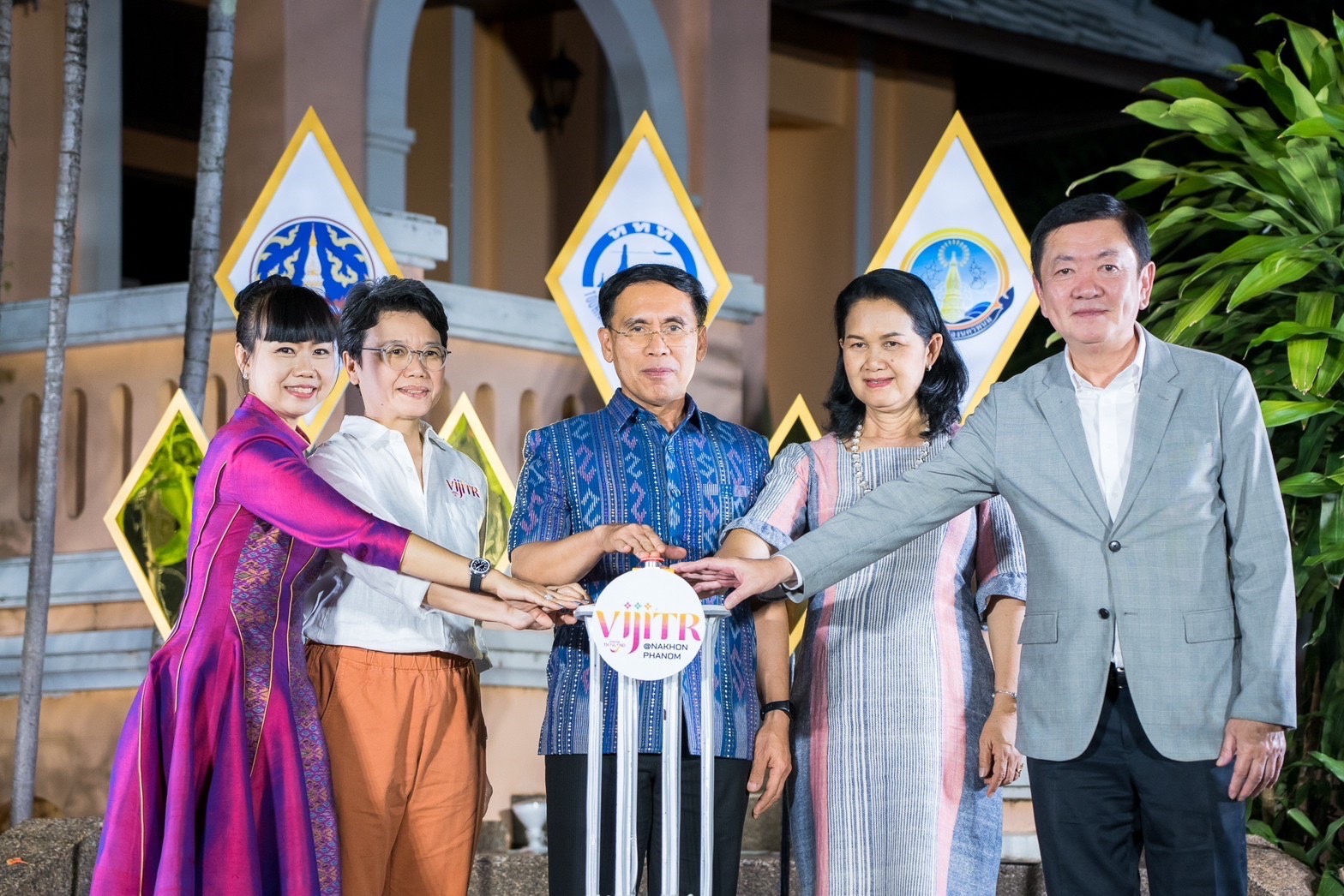 ททท. เปิดฤดูกาลท่องเที่ยว แผ่นดินถิ่นอีสาน ชวนสัมผัสมนต์เสน่ห์ริมฝั่งโขง งาน “วิจิตร@นครพนม นครแห่งความสุขริมฝั่งโขง” เทศกาลแห่งแสงไฟ มหัศจรรย์แสงเรืองรอง สีสันตระการตา